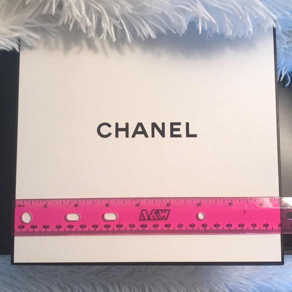 Chanel gift box - Picture 3 of 5